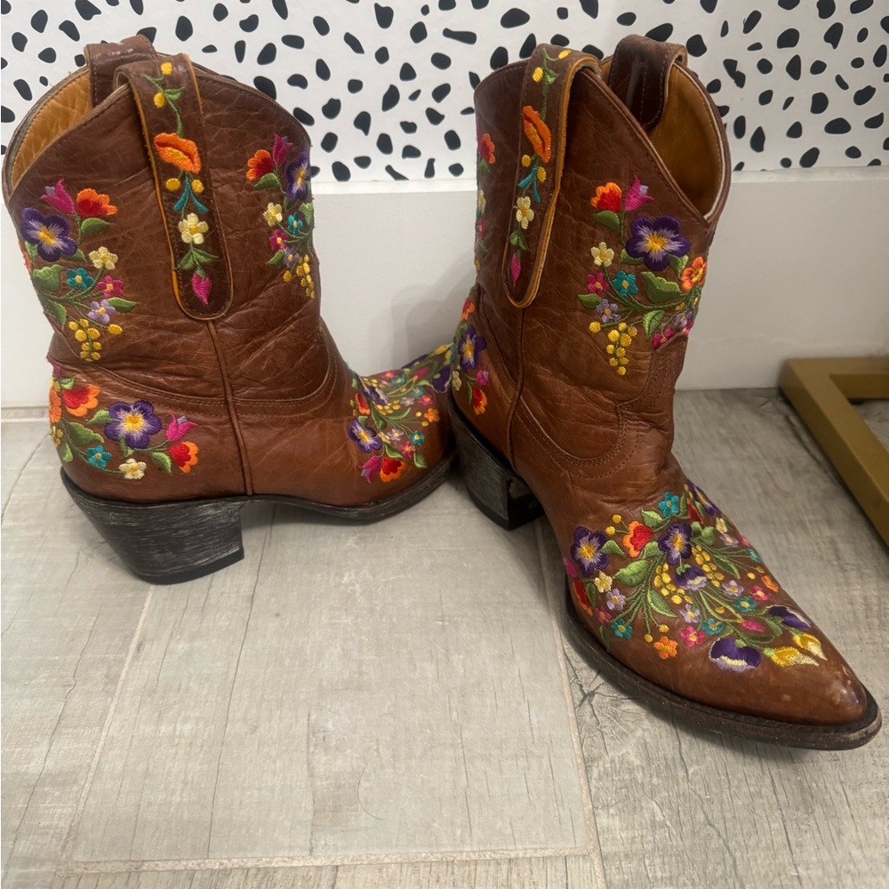Old gringo cowboy boots